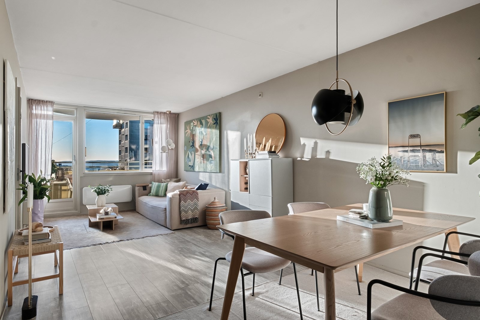 En lys og luftig 2-roms med stor og solrik balkong på ca. 9 kvm Galleribilde