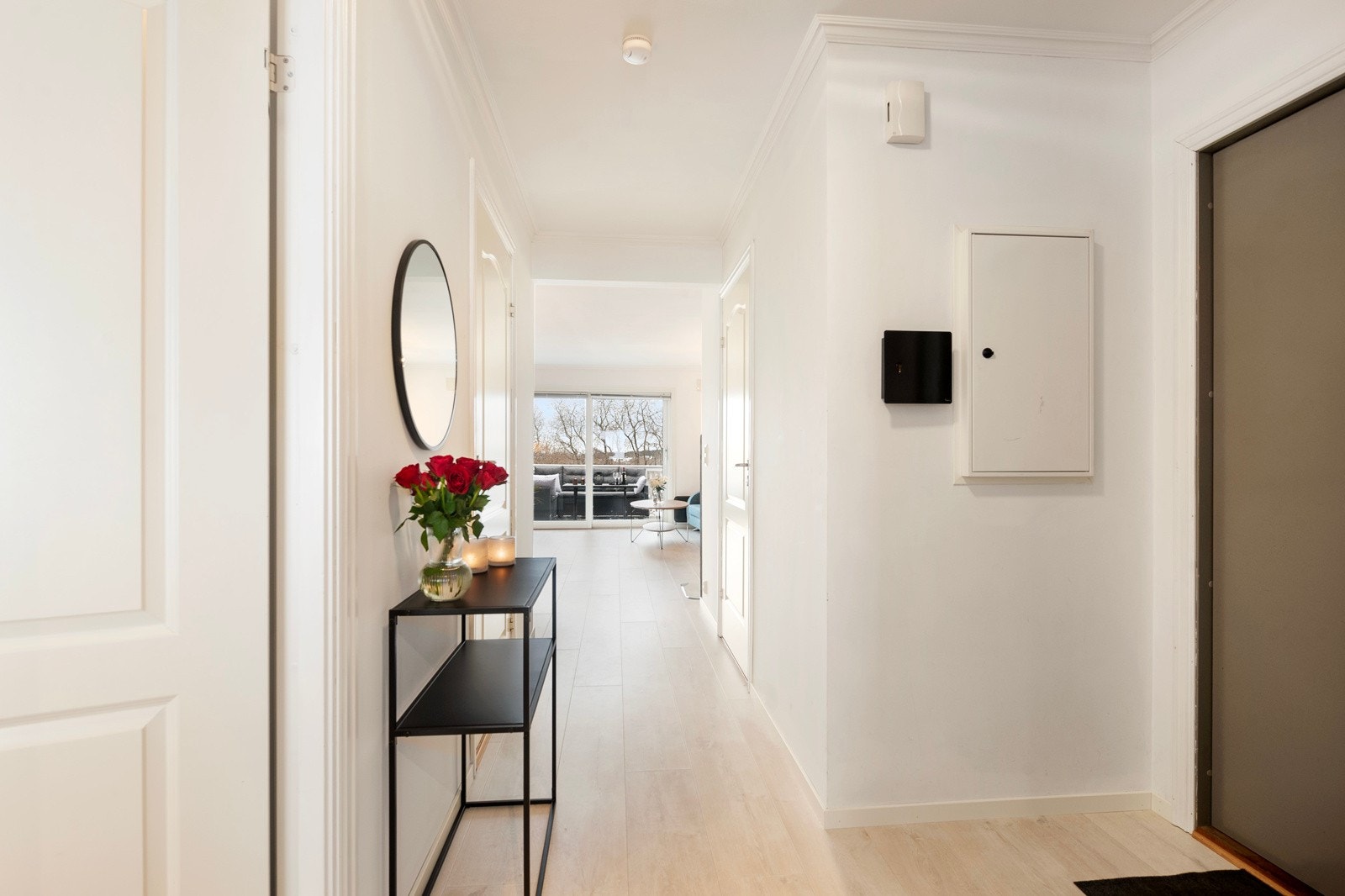 Videre inn i stuen. Galleribilde