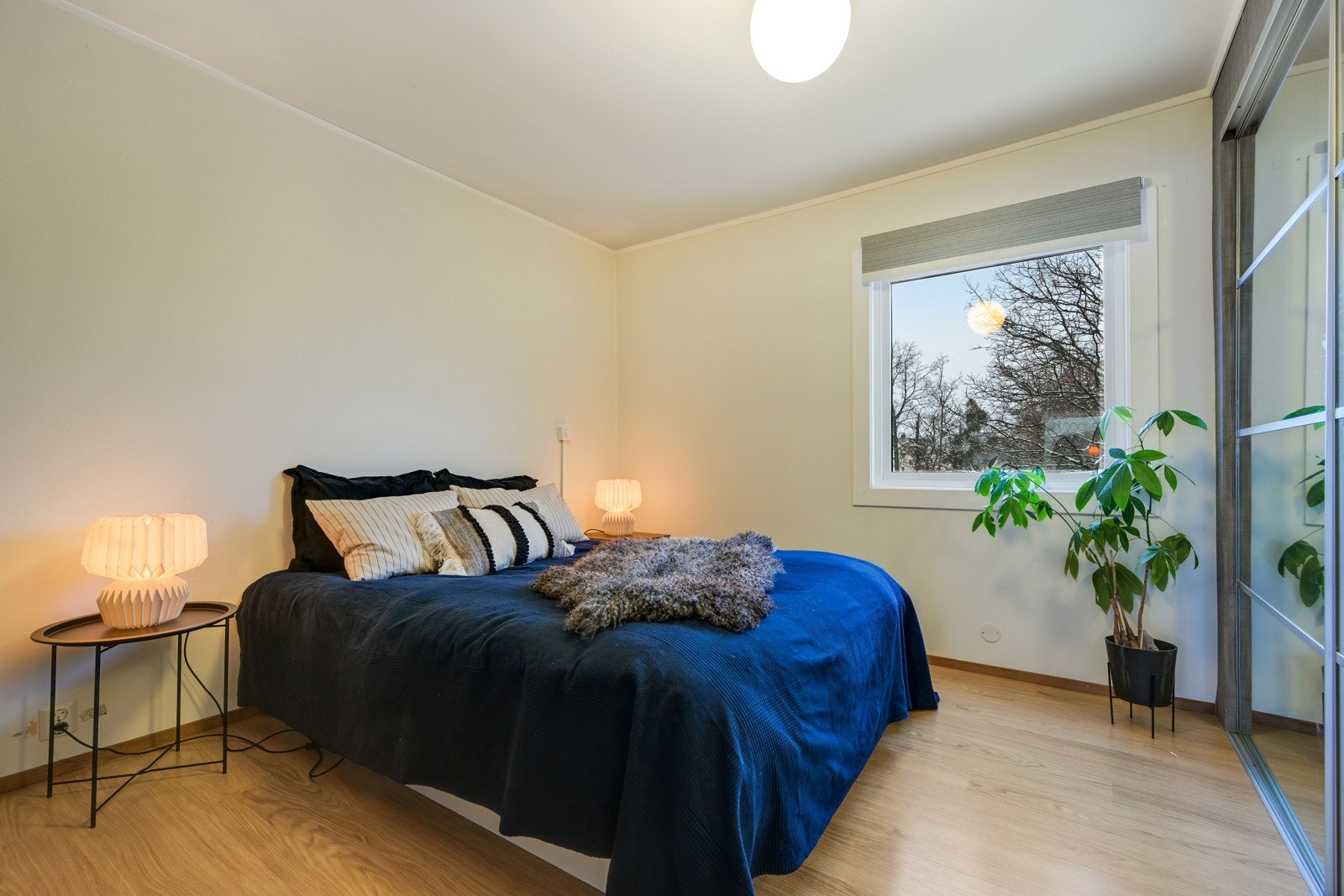 Leiligheten har et romslig soverom. Galleribilde