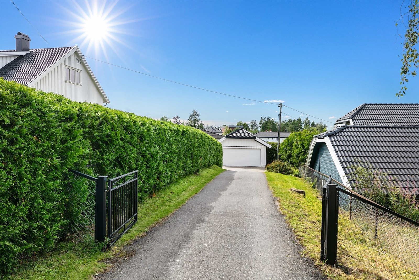 Det er montert el-bil lader i garasjen. Galleribilde