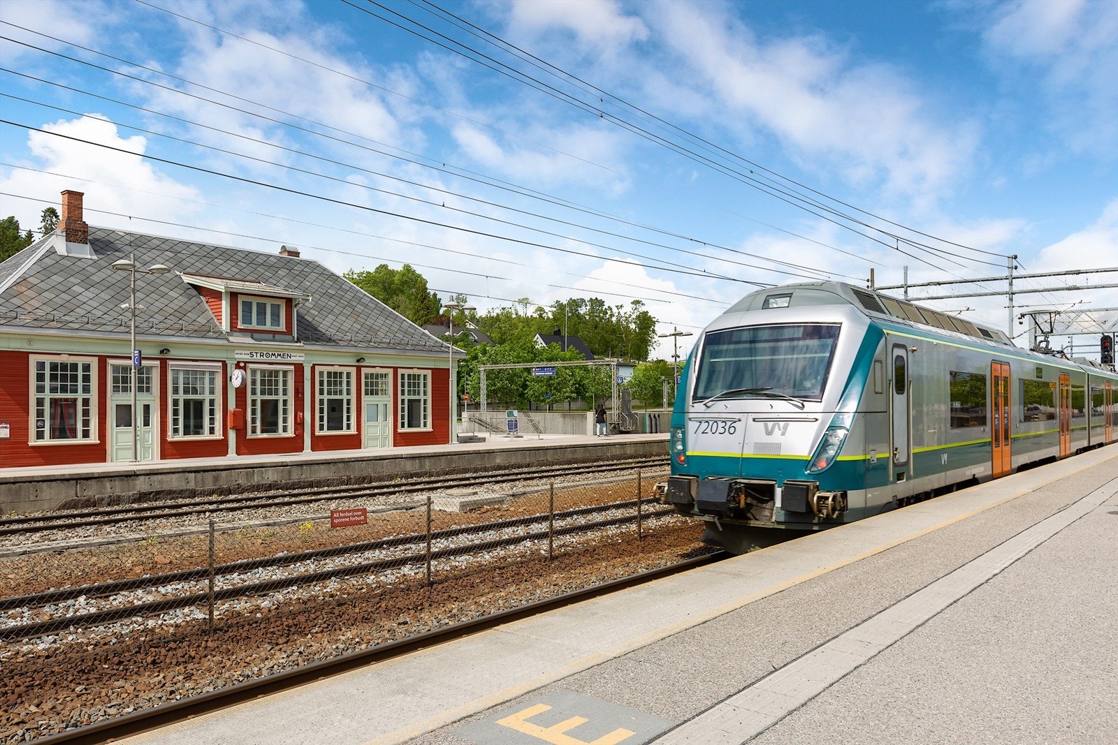 Nærhet til offentlig kommunikasjon via buss og tog. Galleribilde