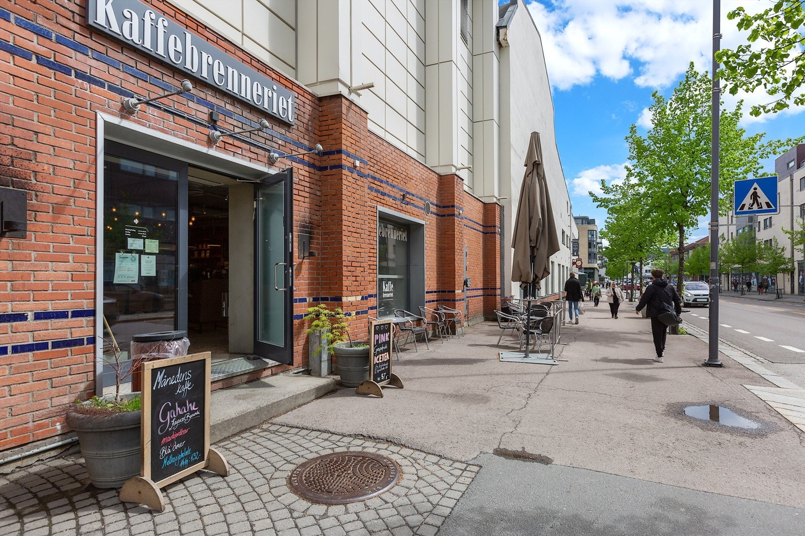 På Strømmen er det flere butikker og kafeer, samt forretninger og butikker. Galleribilde