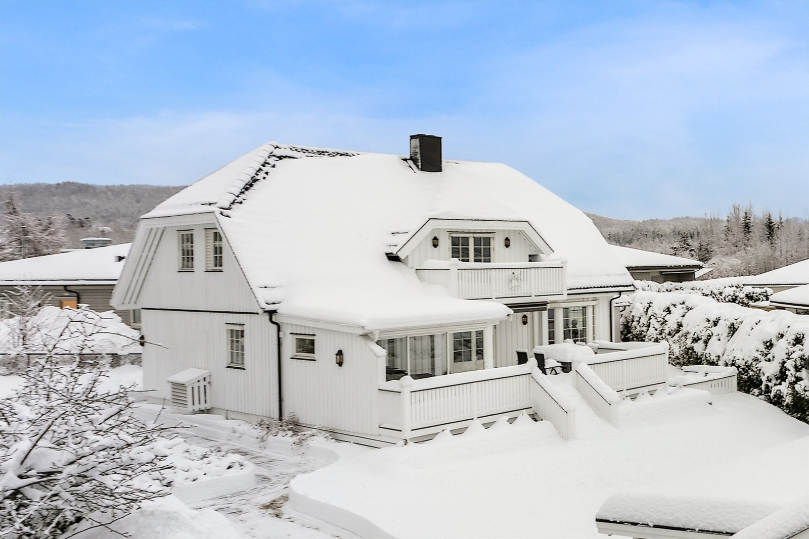 Bårliskogen 3 har en fantastisk beliggenhet, høyt og fritt med sol fra morgen til kveld. Galleribilde