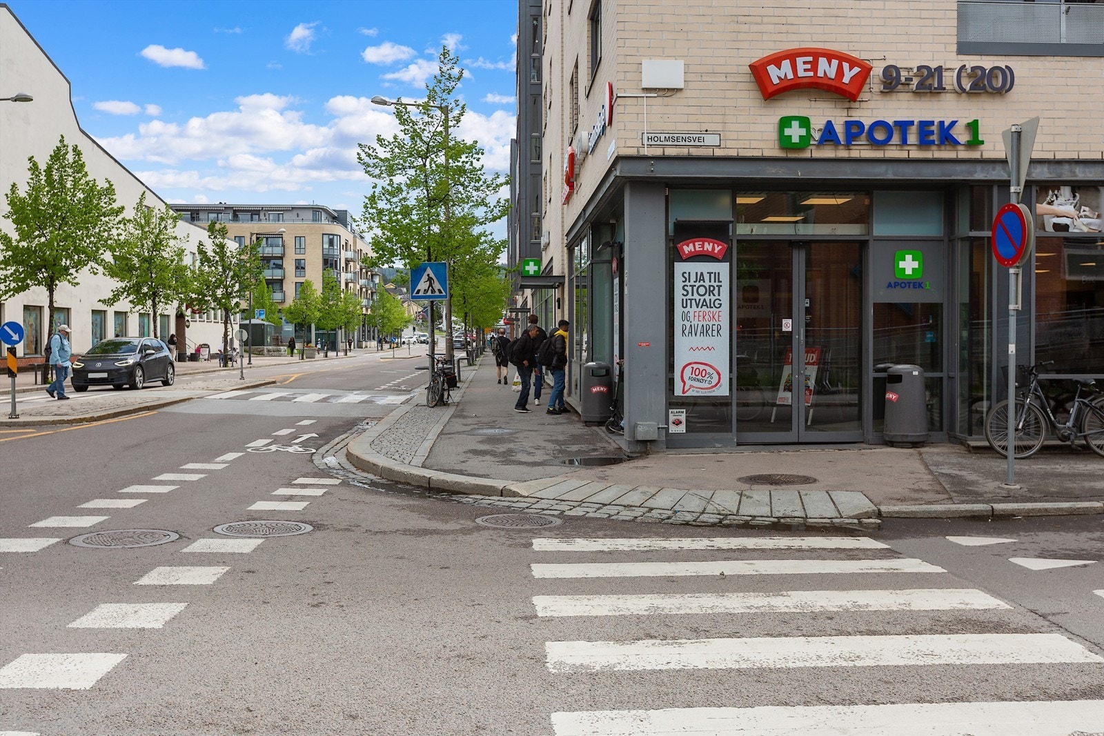 Med gangavstand til Strømmen sentrum har du alt du trenger i hverdagen. Her har du tilgang til flere restauranter. Galleribilde
