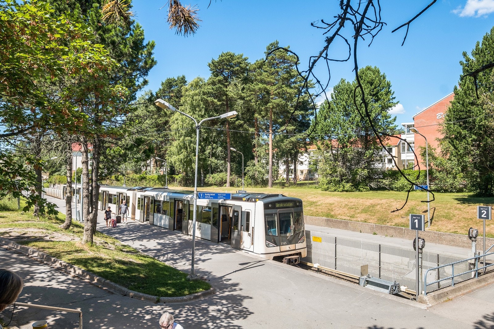 Umiddelbar nærhet til Bergkrystallen T-banestasjon med hyppige avganger mot sentrum, som tar i underkant av 20 minutter. Galleribilde
