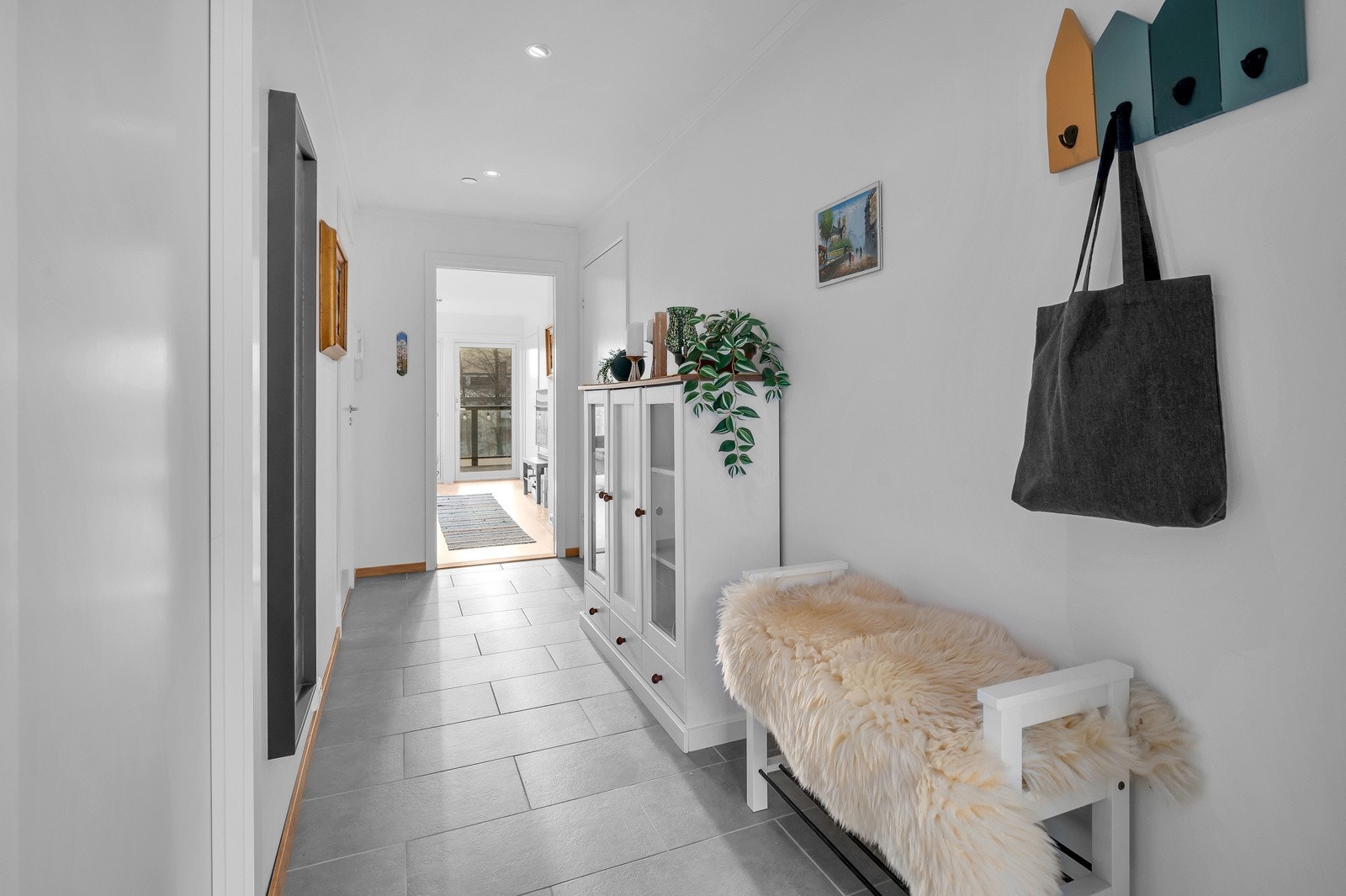 Vi tar turen videre inn. Galleribilde