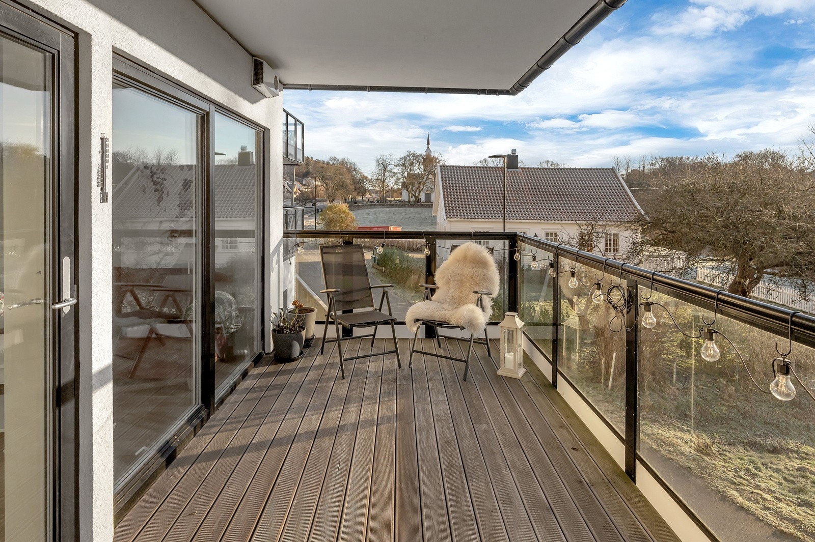 Leiligheten gir en følelse av å være ende da det er innhuk til neste leilighet. Galleribilde