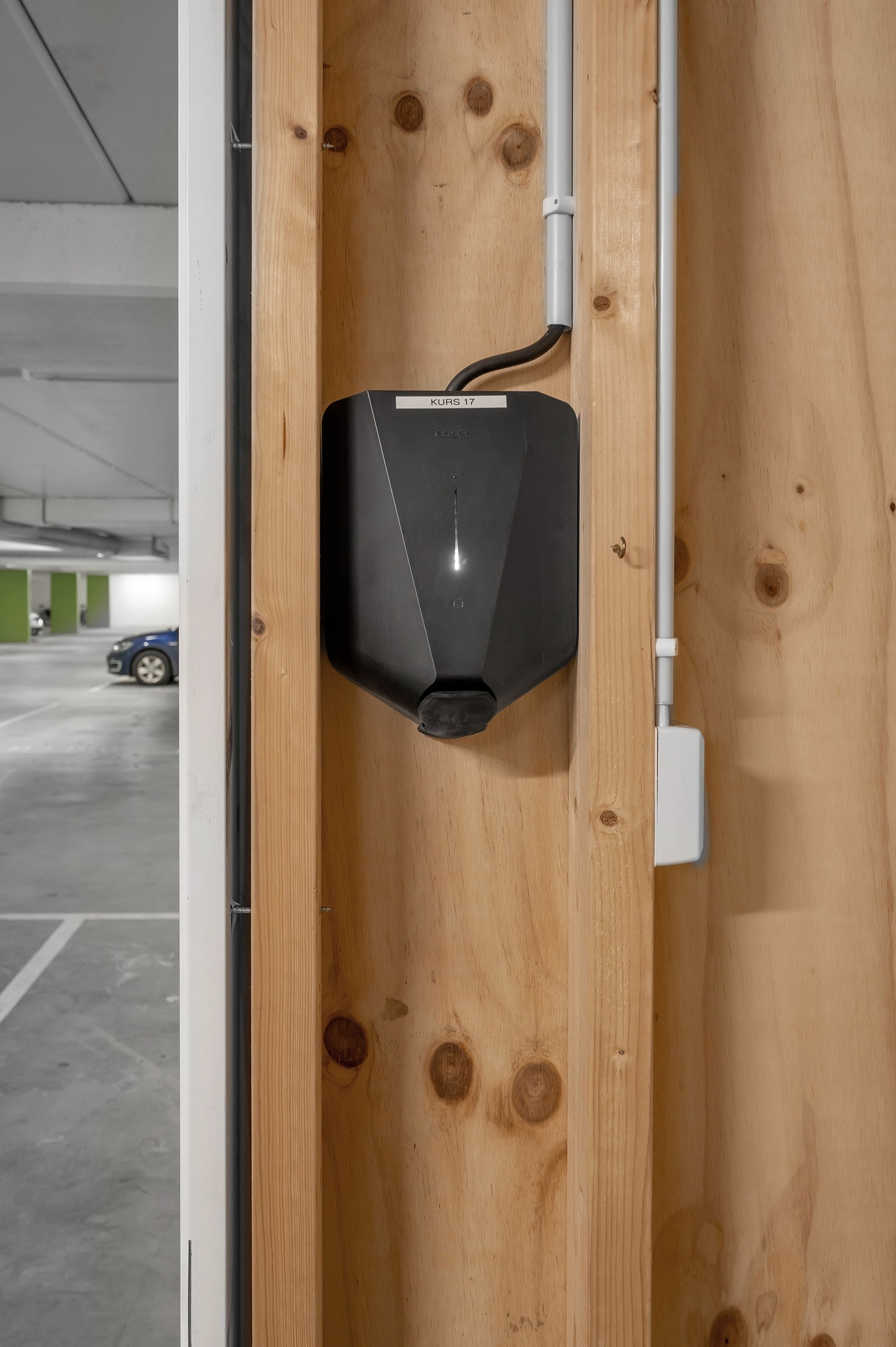 Elbillader er montert. Galleribilde