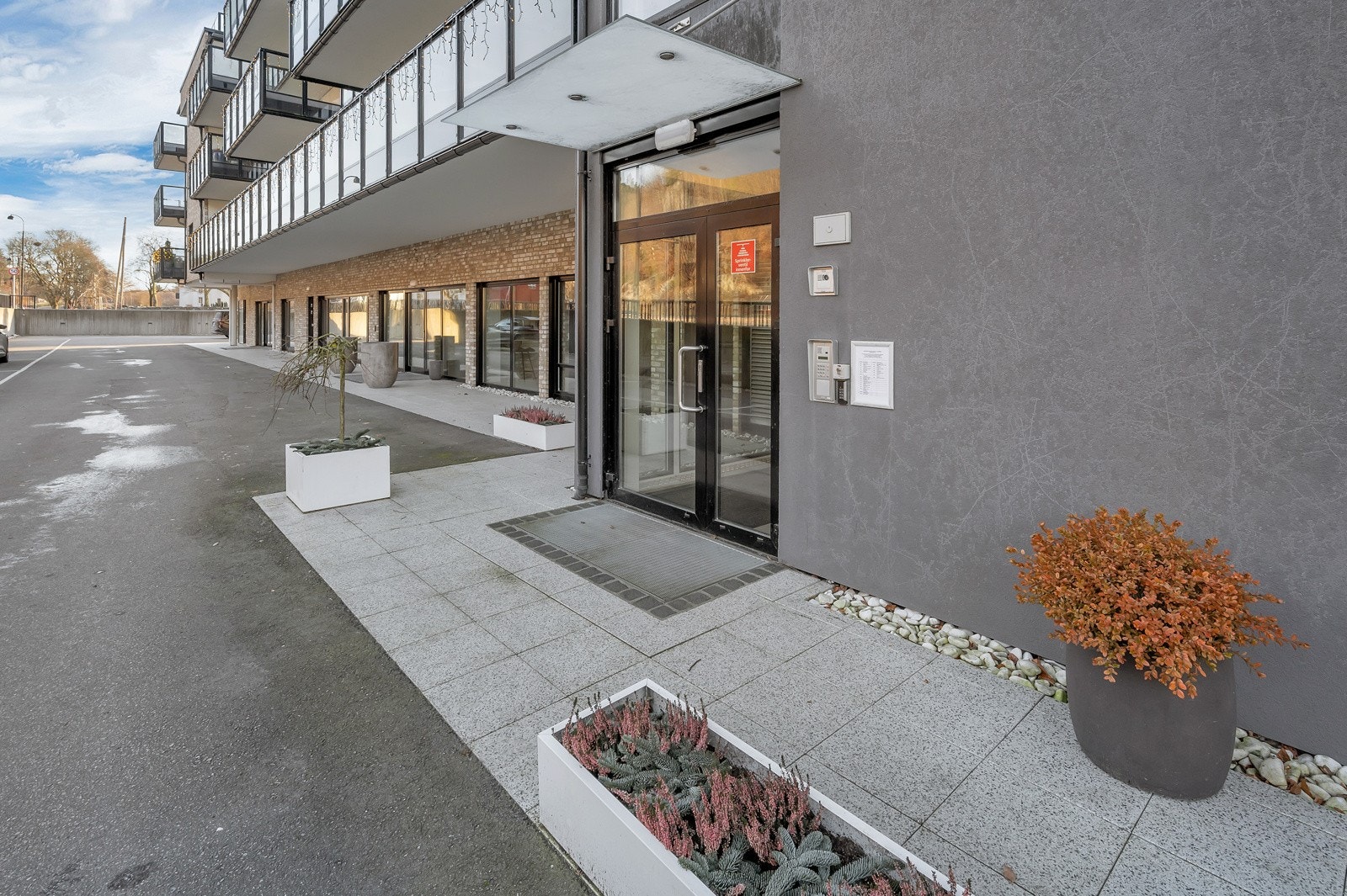 Felles inngangsparti. Galleribilde