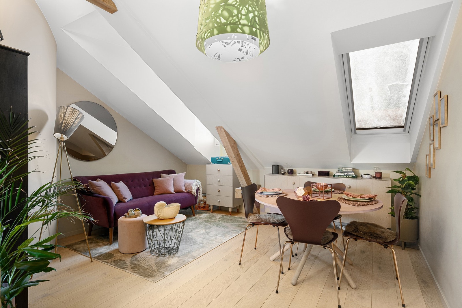 Lys og pen parkett på gulv. Galleribilde