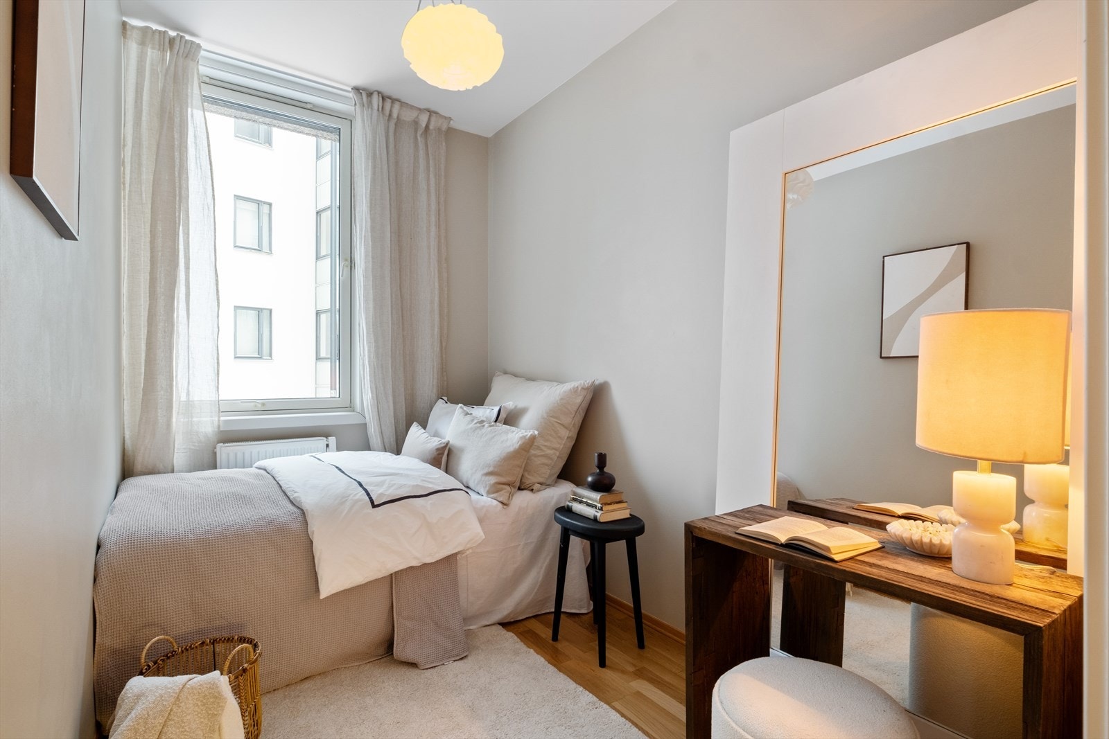 Soverom to er også av god størrelse og har plass til dobbeltseng og garderobeløsning. Galleribilde