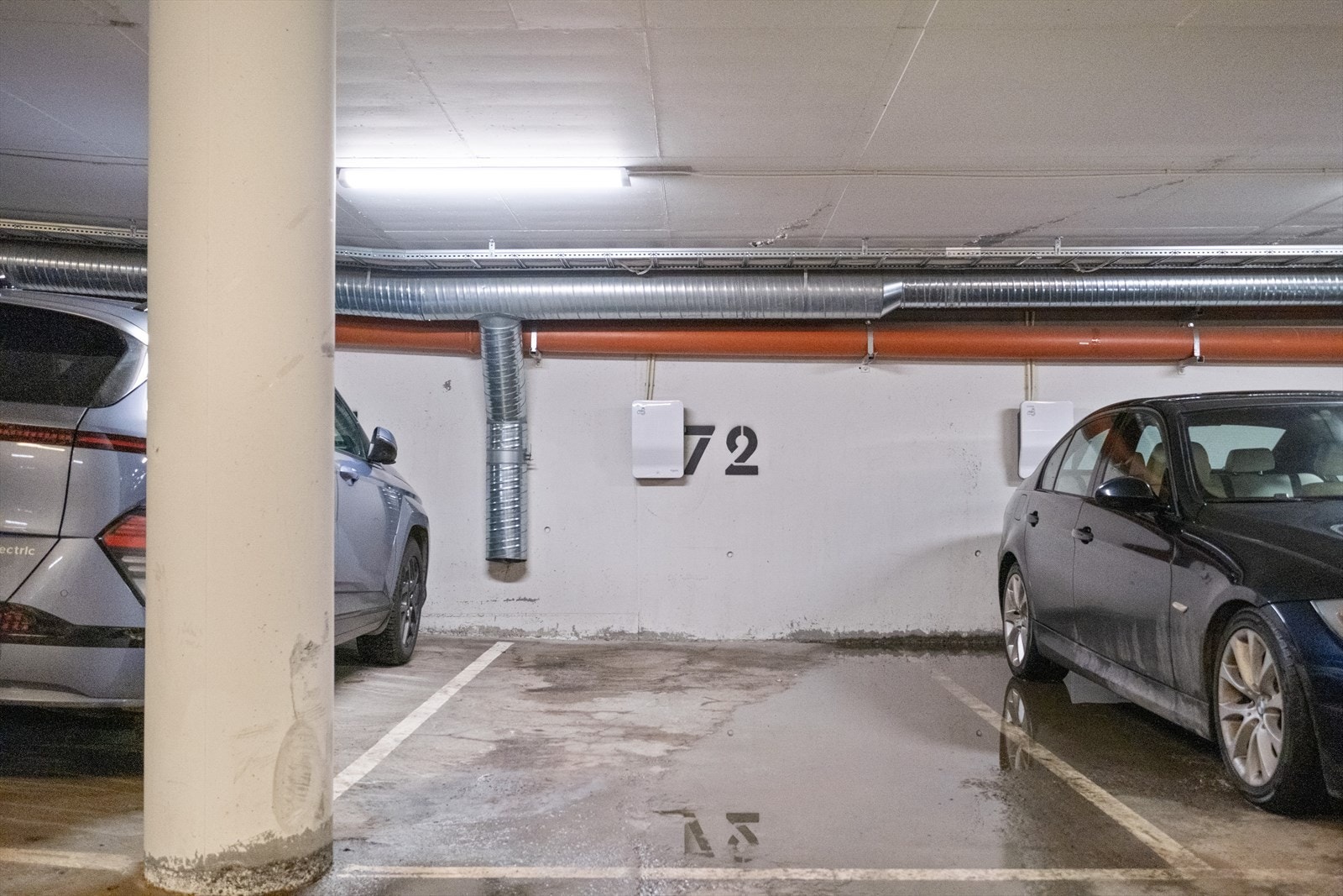 Selger eier egen garasjeplass i anlegget under bygget som kan kjøpes separat. For mer informasjon se informasjon i salgsoppgaven eller konferer megler. Galleribilde