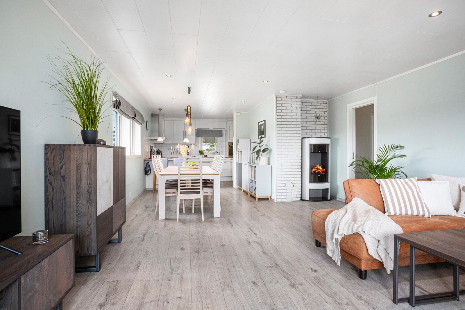 Pen og innholdsrik enebolig med alt på en flate. Galleribilde