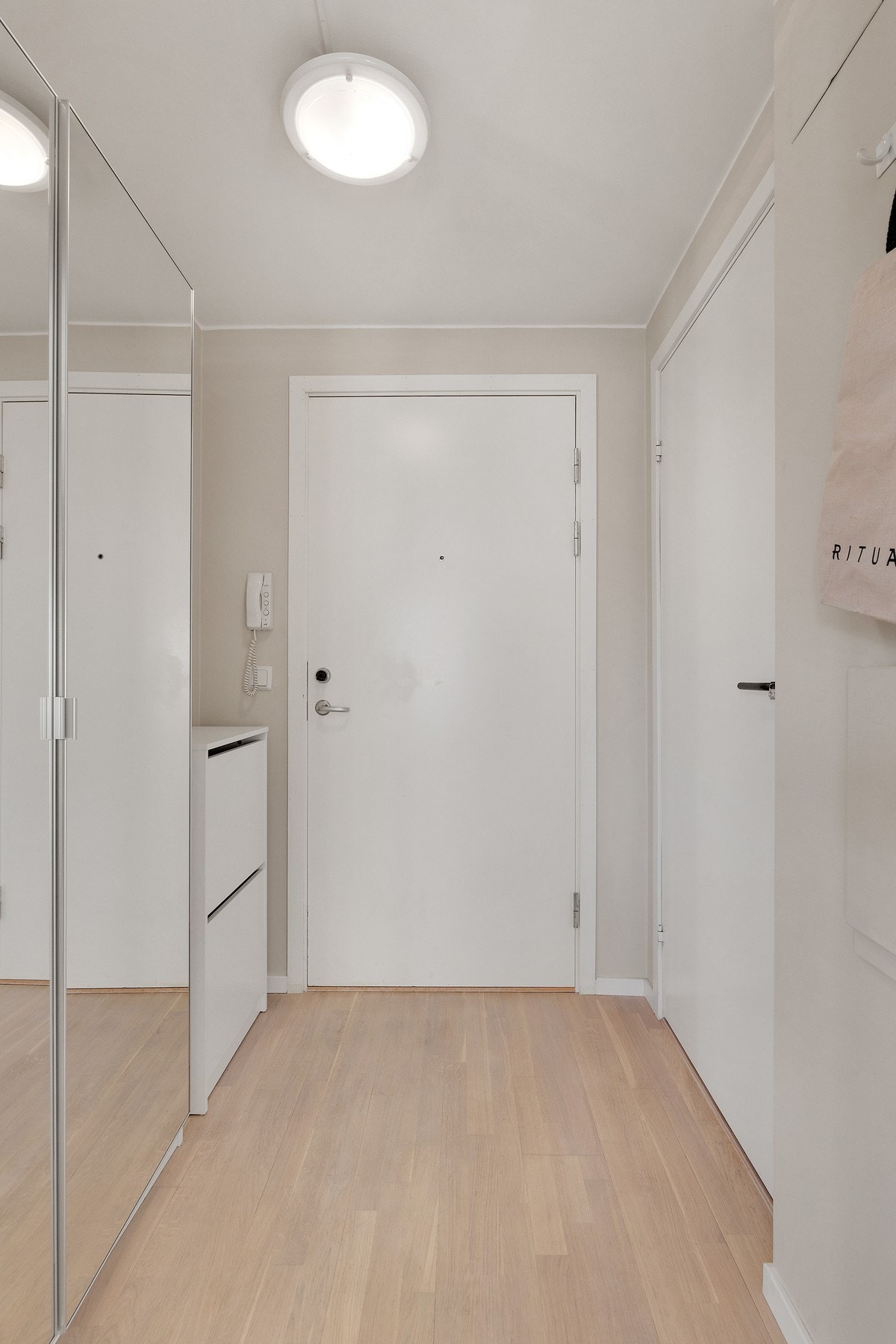 Lys og innbydende entré Galleribilde