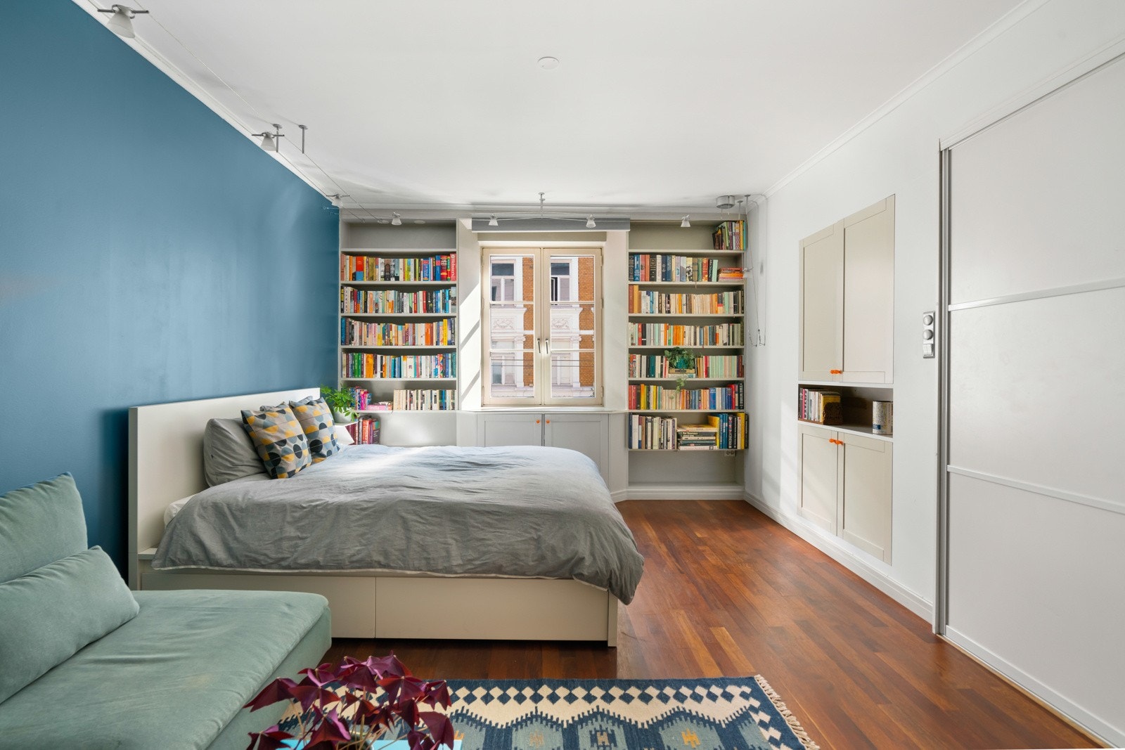 Den smarte skyvedørsløsningen gjør rommet privat og lukket på kort tid. Galleribilde