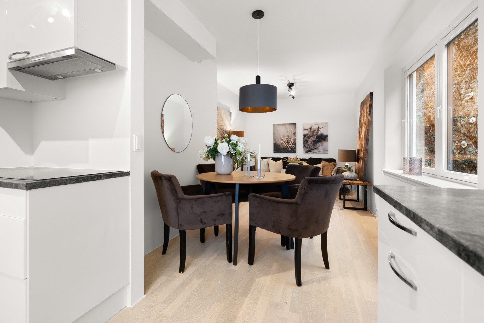 Leiligheten har lave fellesutgifter og ingen dokument avgift. Galleribilde