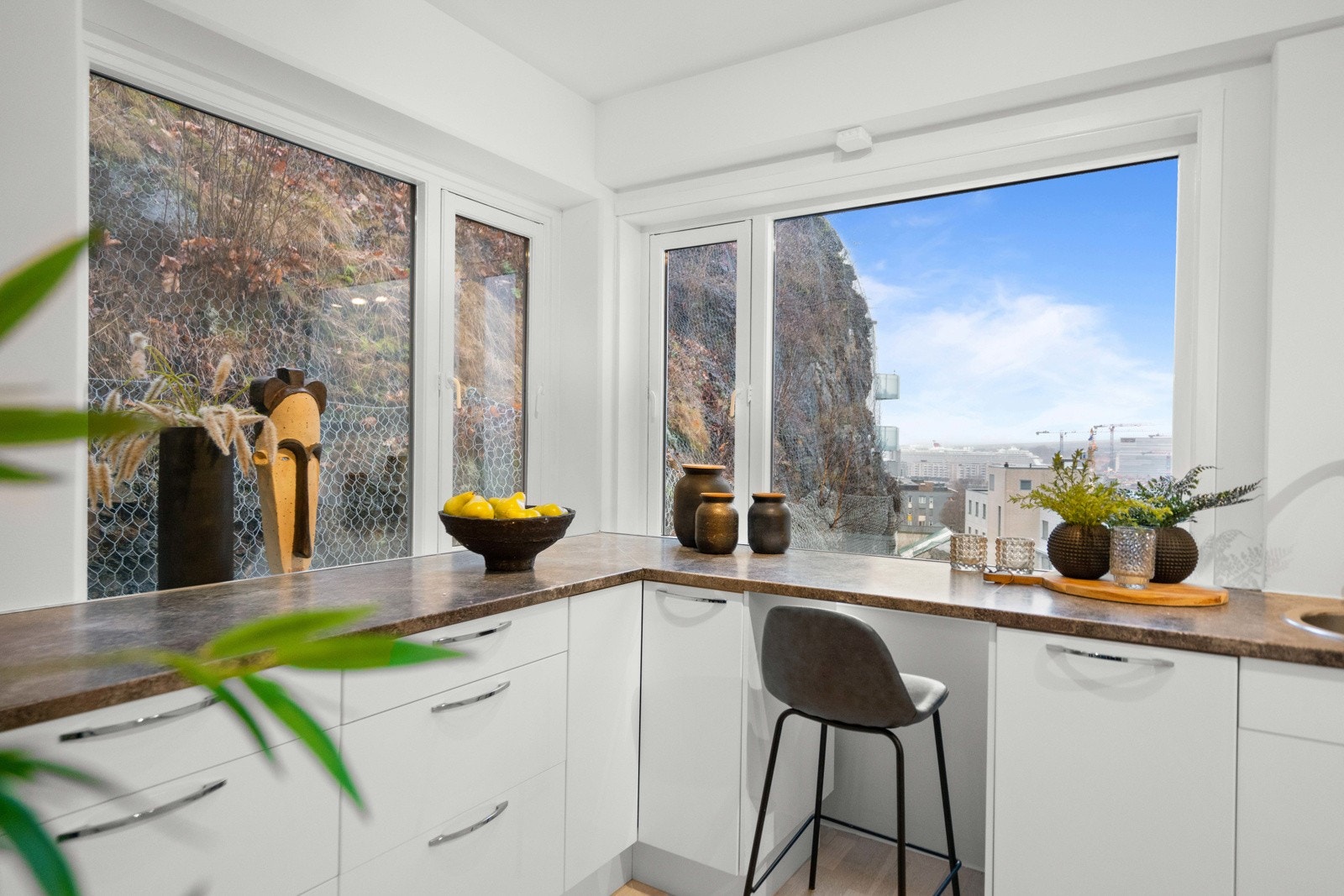 Utsikten fra kjøkkenvinduet, perfekt for å nyte morgenkaffen. Galleribilde