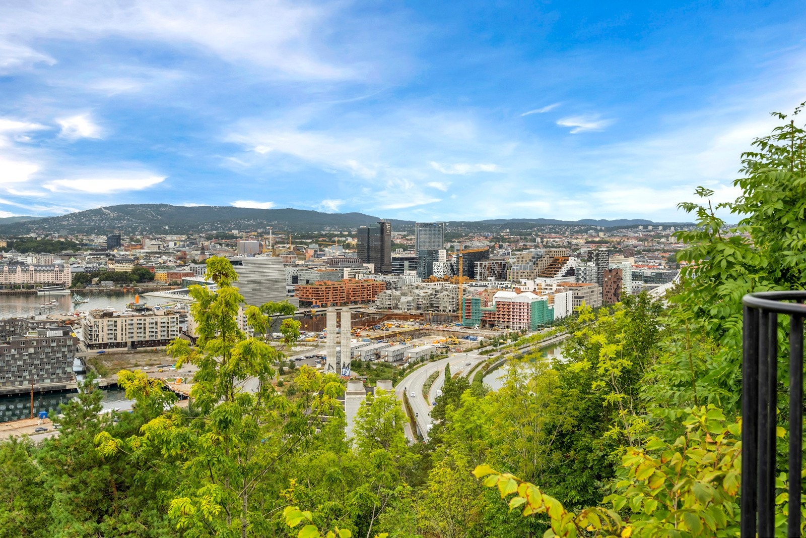Utsikt fra Ekebergparken ut mot Operaen og Bjørvika Galleribilde