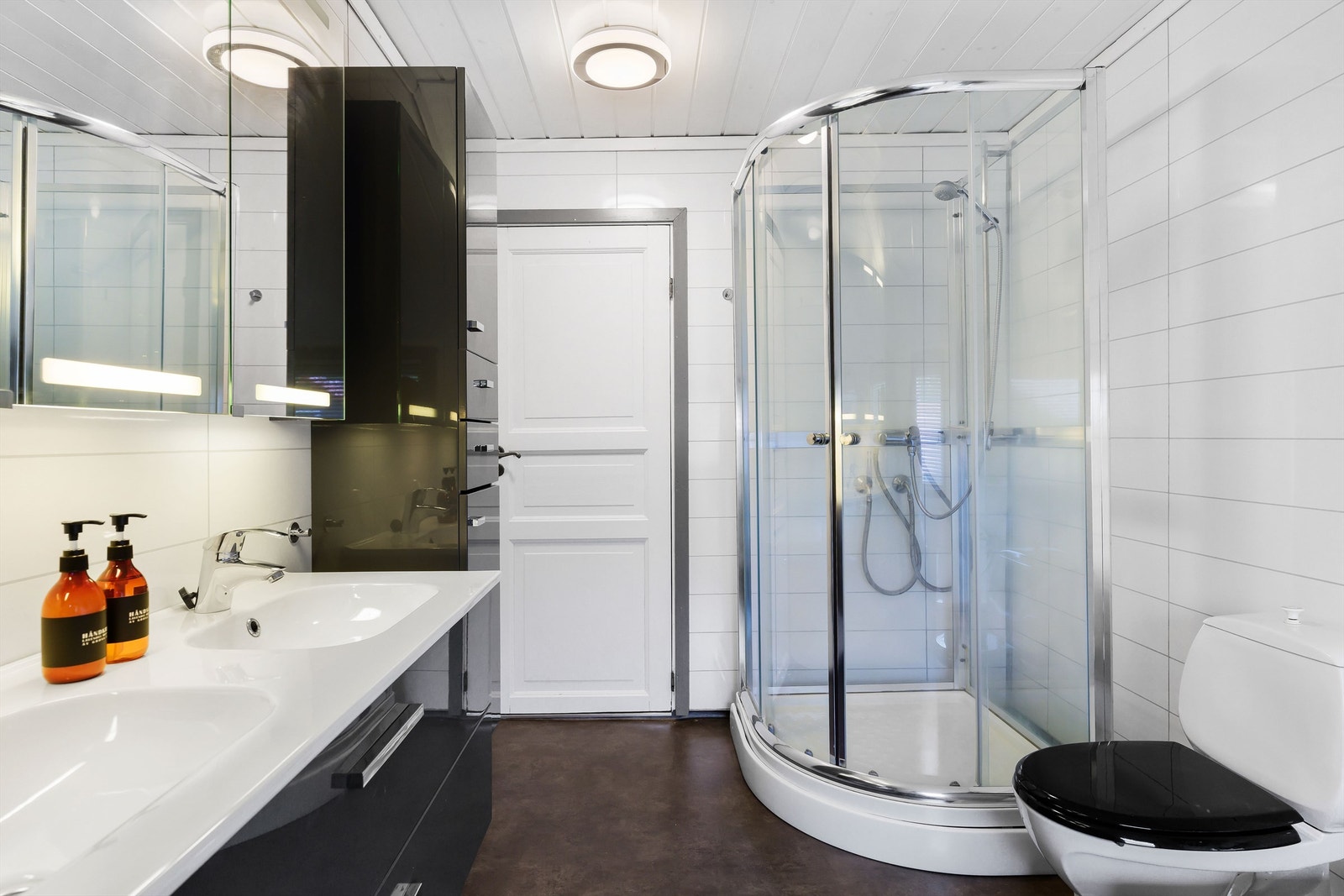 - Det er også god plass til dusjkabinett på badet - Galleribilde