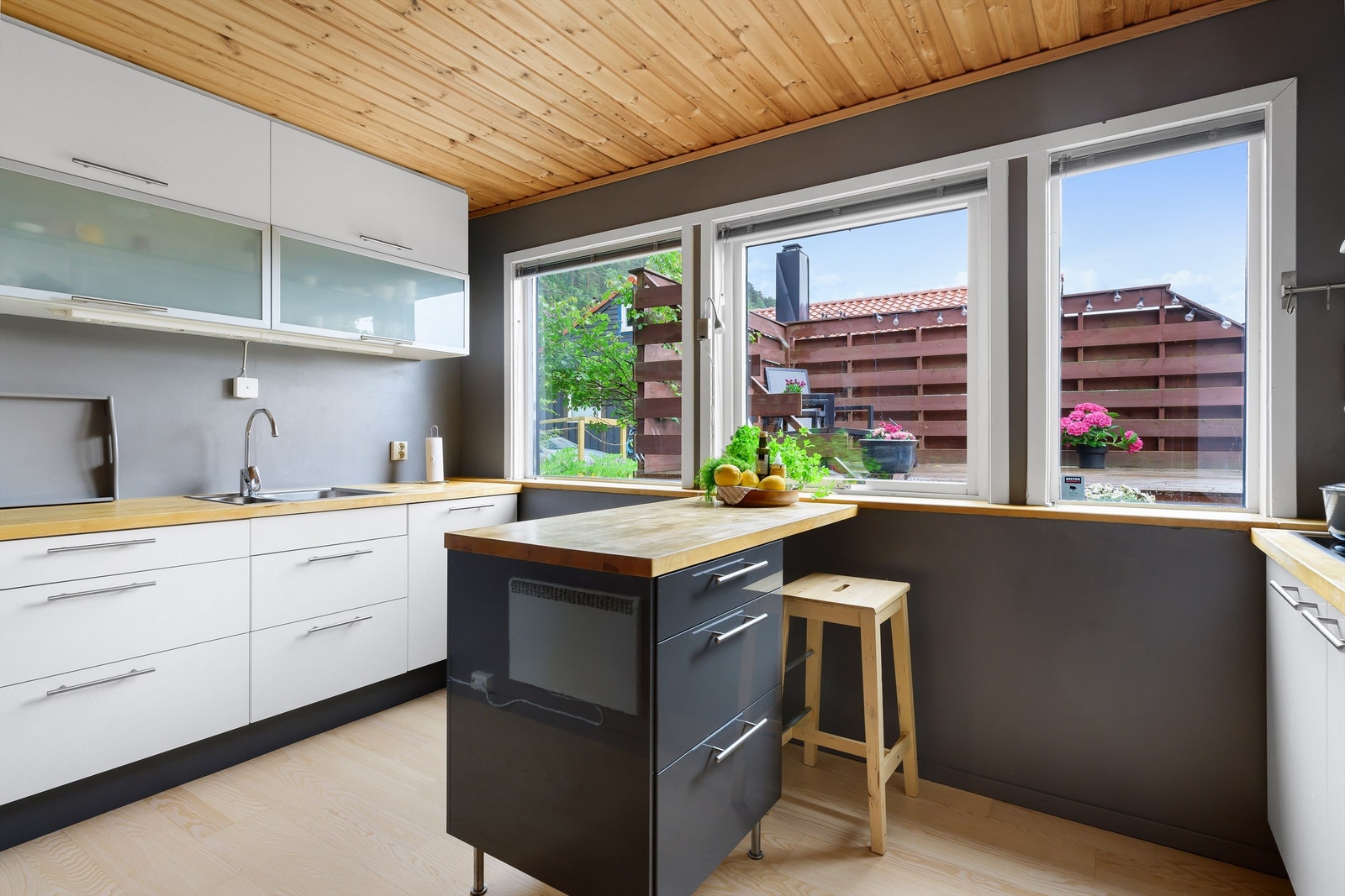 - Alle hvitevarer er integrert på kjøkkenet - Galleribilde