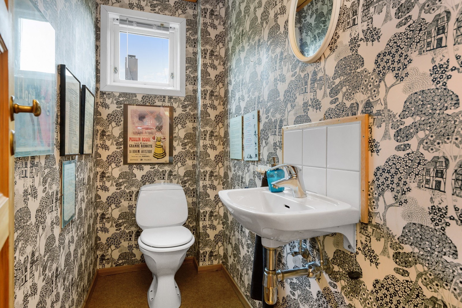 - Det er også et eget toalettrom - Galleribilde