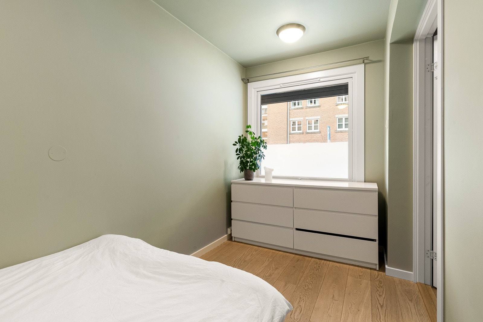 Rommet er perfekt for å innrede som barnerom, gjesterom, kontor eller en kombinasjon av dette. Galleribilde