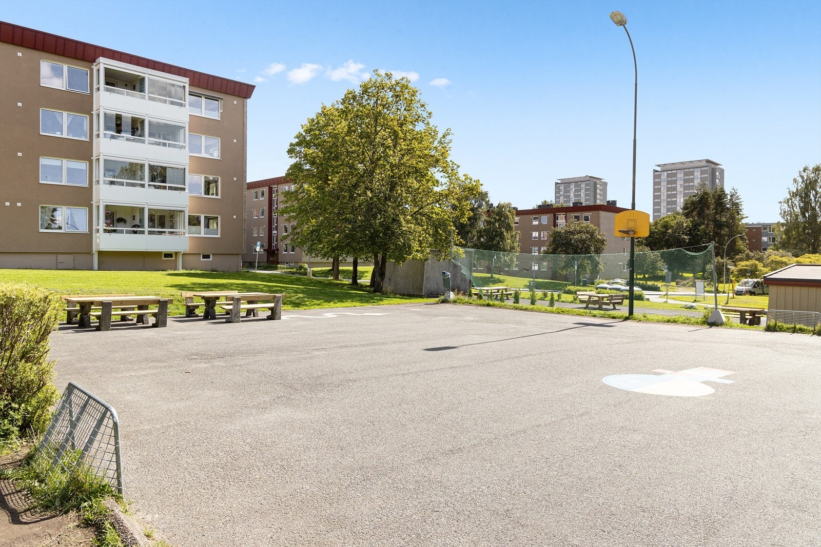 Boligen ligger i et populært boligområde på Manglerud i bydel Østensjø. Det er flotte grøntområder like utenfor døren, som er godt ivaretatt av borettslagets beboere. Galleribilde