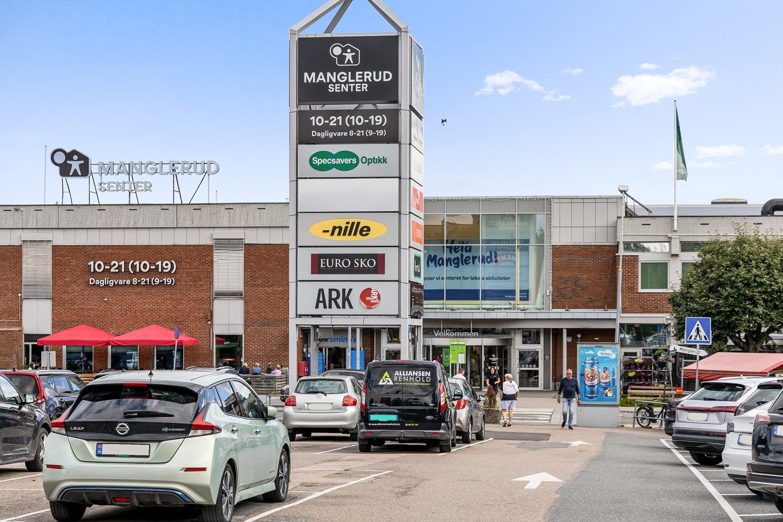 Manglerud og Bryn senter med ulike forretninger og servicetilbud innen kort avstand. Galleribilde