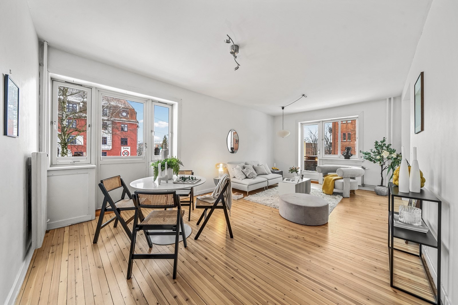 Velkommen til fine Bentsebrugata 16A // Presentert av Botan Abubaker. Galleribilde