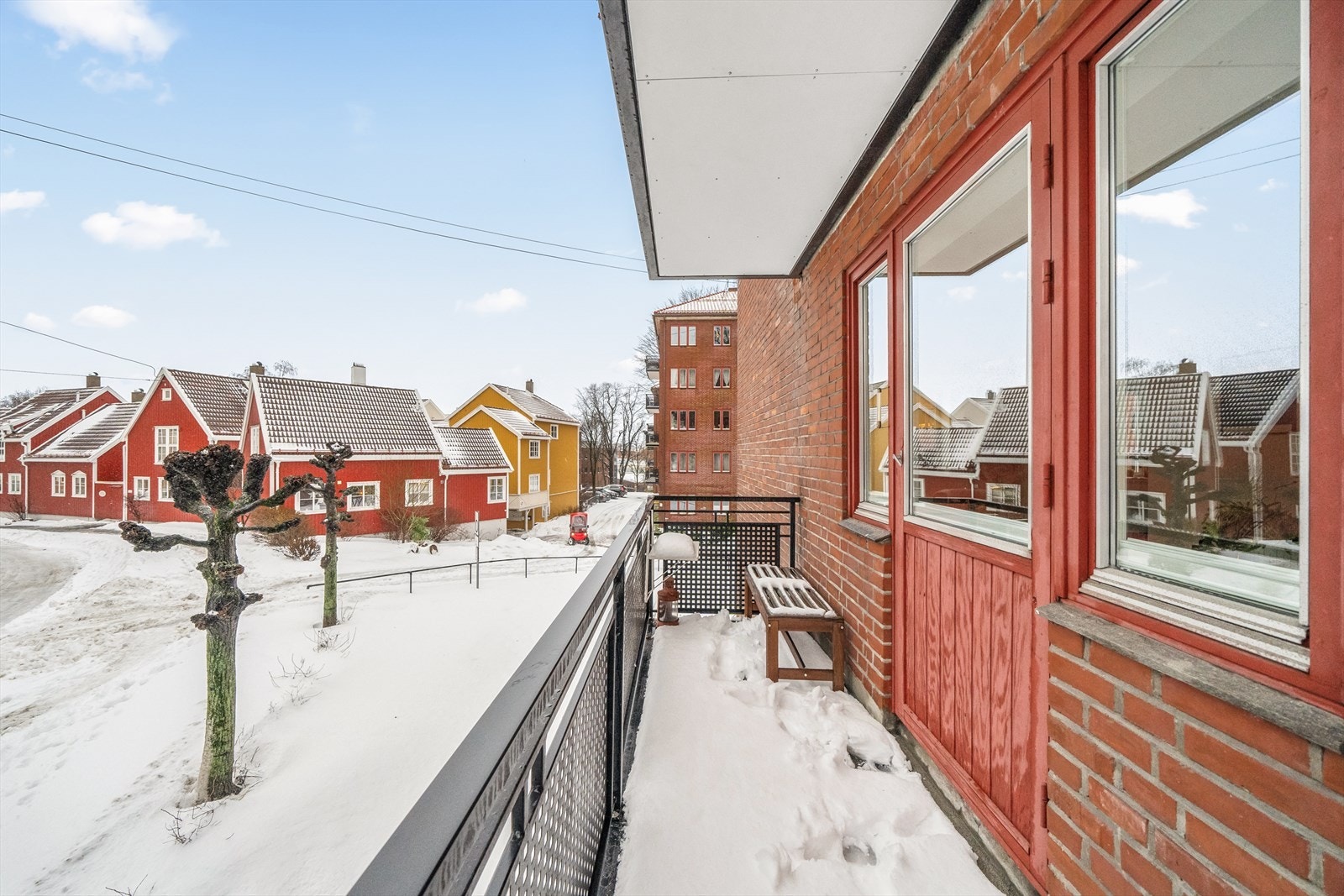 Nydelig sør-østvendt balkong på hele 5kvm! Her kan man nyte solrike dager. Galleribilde