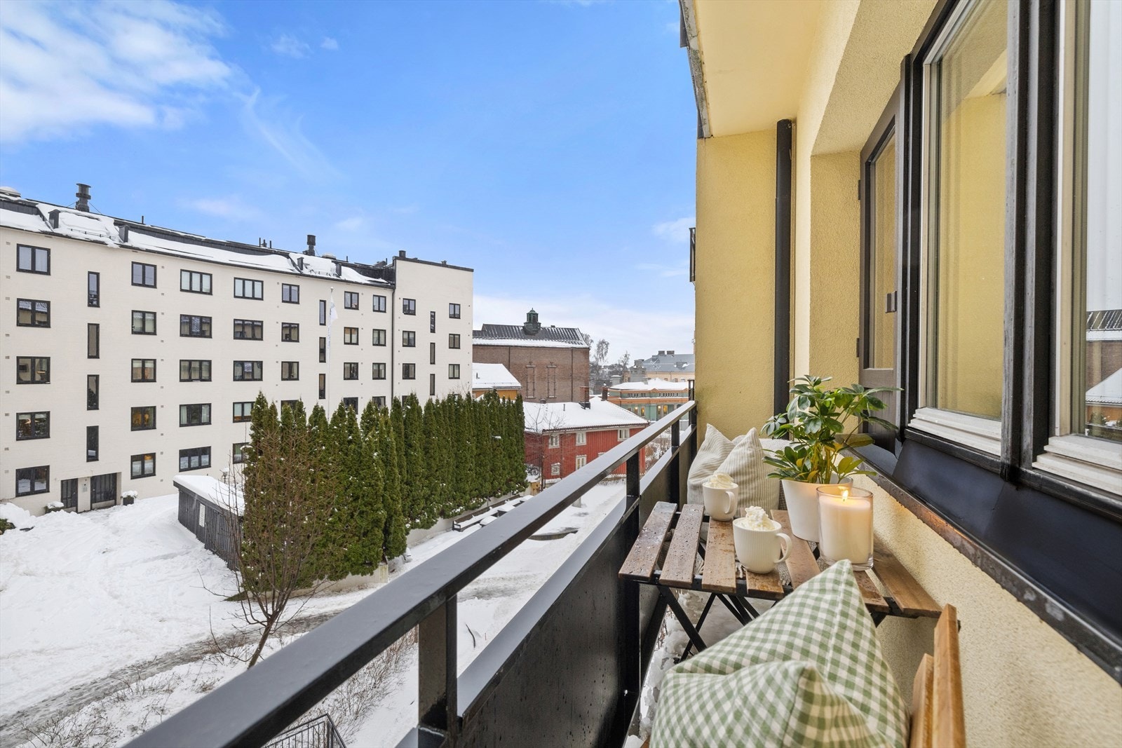 På varme vår- og sommerdager er det herlig å åpne balkongdøren. Galleribilde