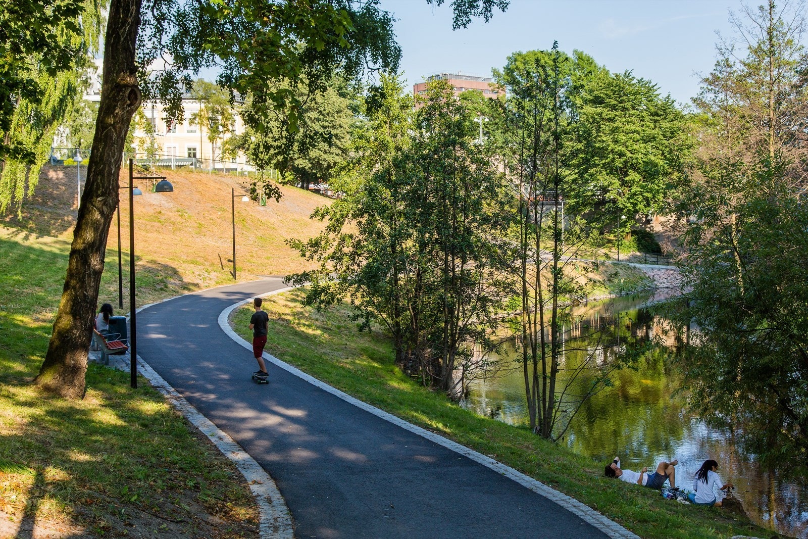 Hva er vel bedre enn en tur langs elva når våren har kommet? Galleribilde