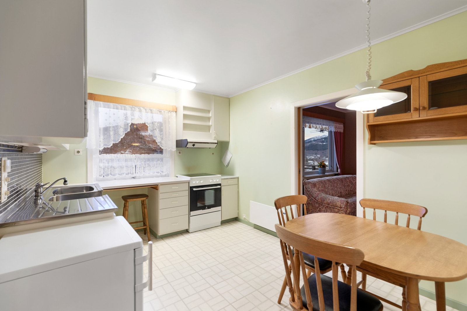 Rommet har også god plass til et frokostbord Galleribilde