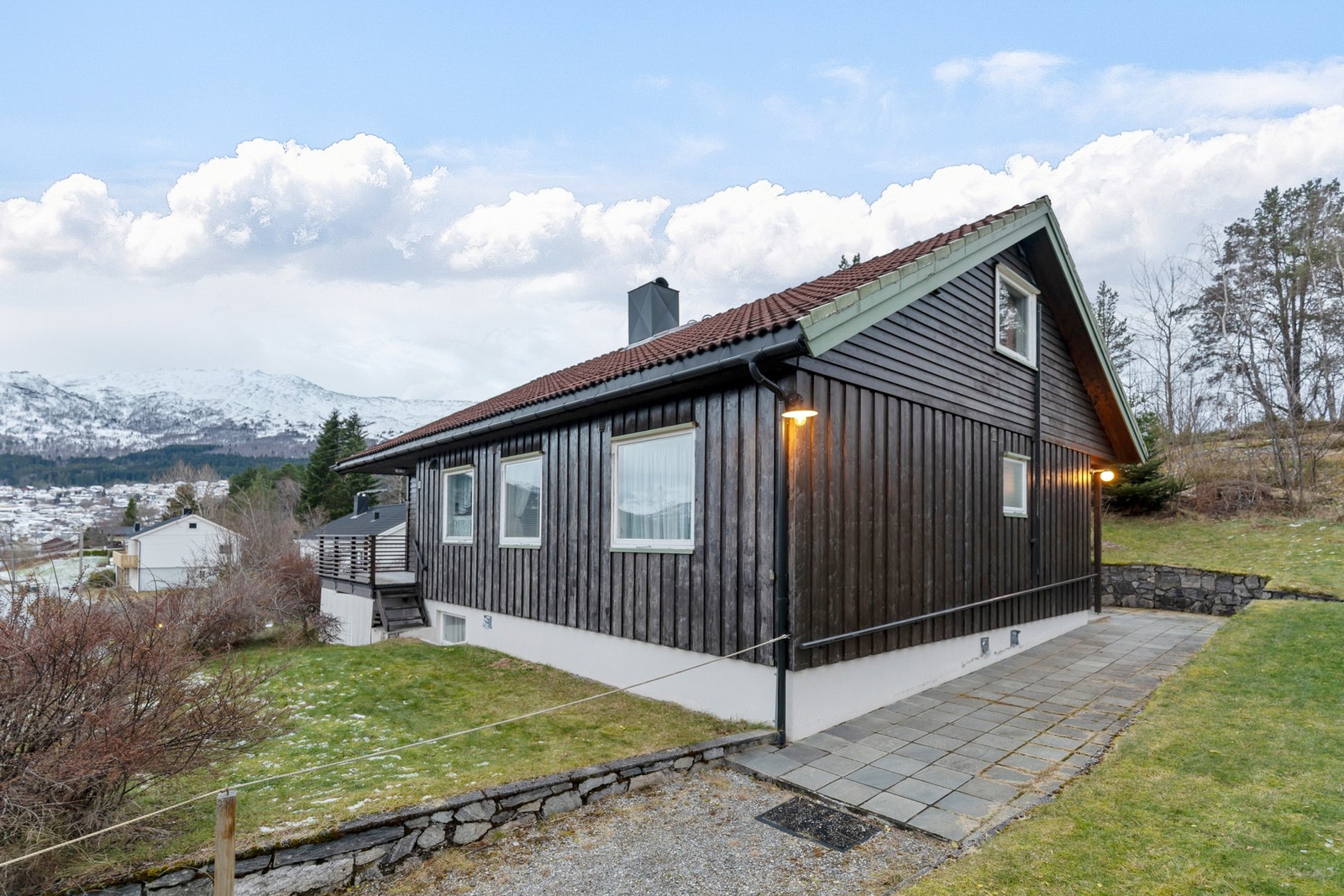 Boligen fremstår som velholdt, men har et generelt moderniseringsbehov Galleribilde