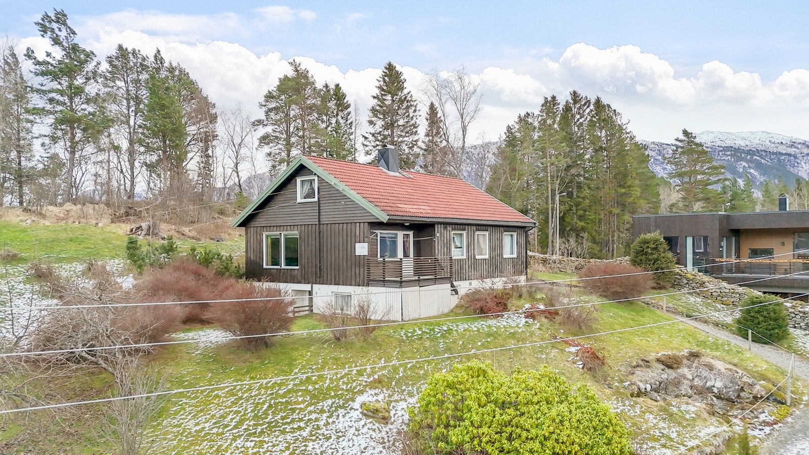 Velkommen til Barlia 36 - en innholdsrik enebolig i attraktivt boligområde! Galleribilde