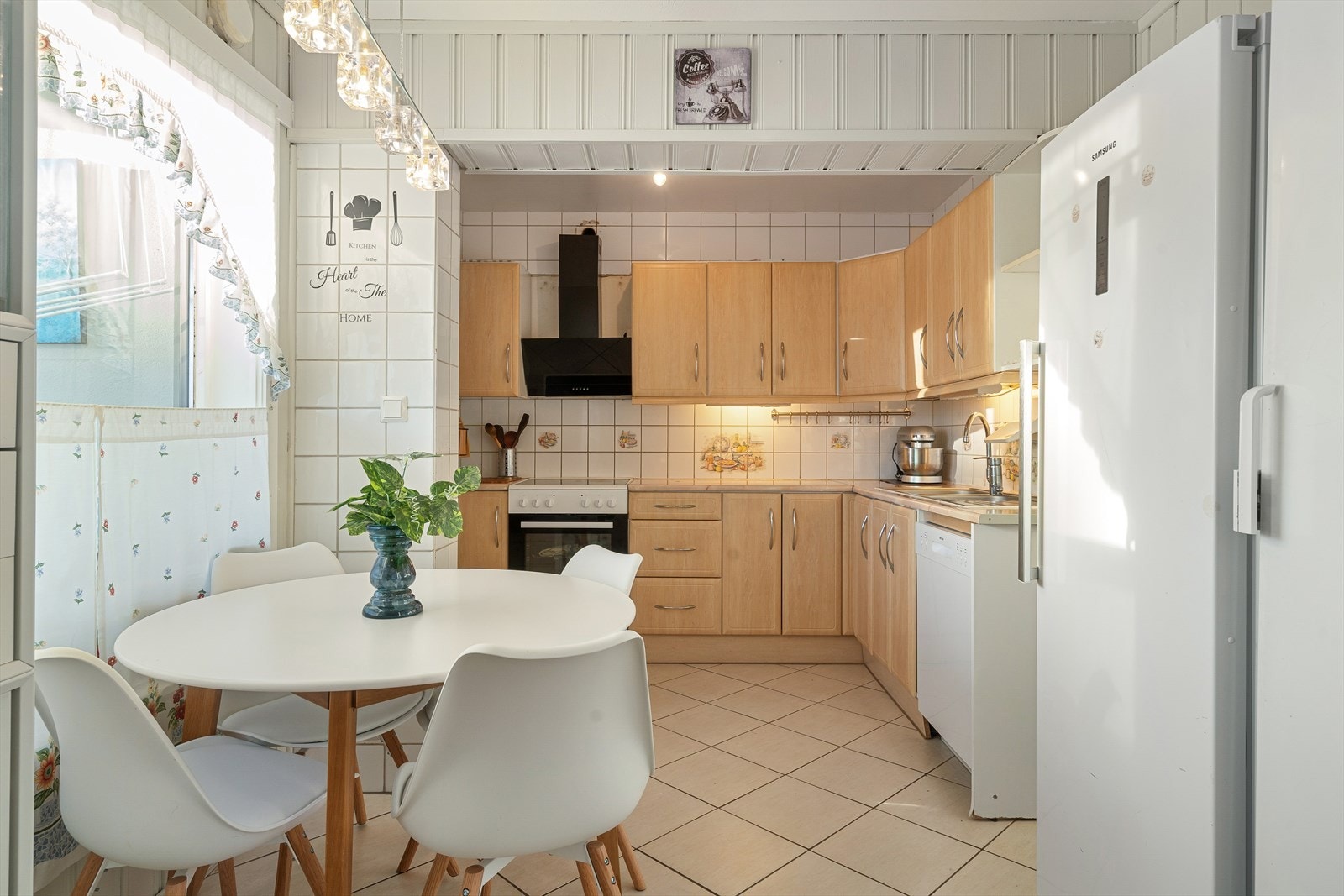 God plass til stort spisebord Galleribilde