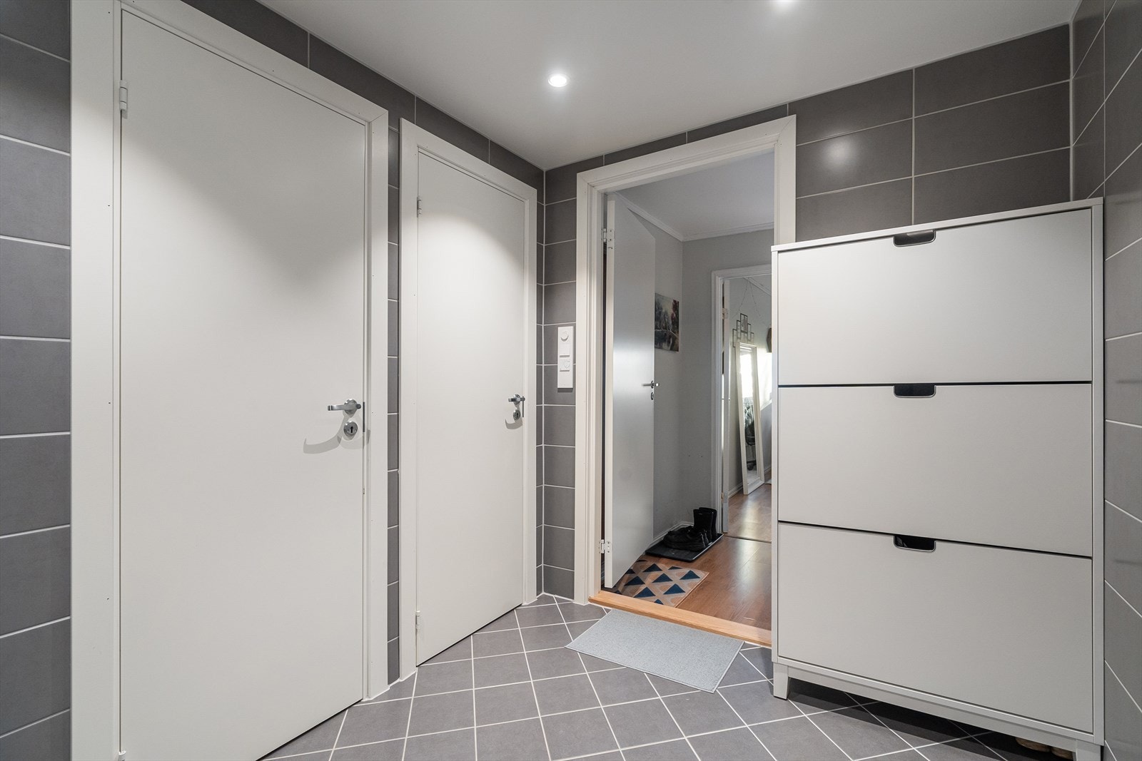 Vaskerommet er av god størrelse, og har opplegg for vaskemaskin Galleribilde