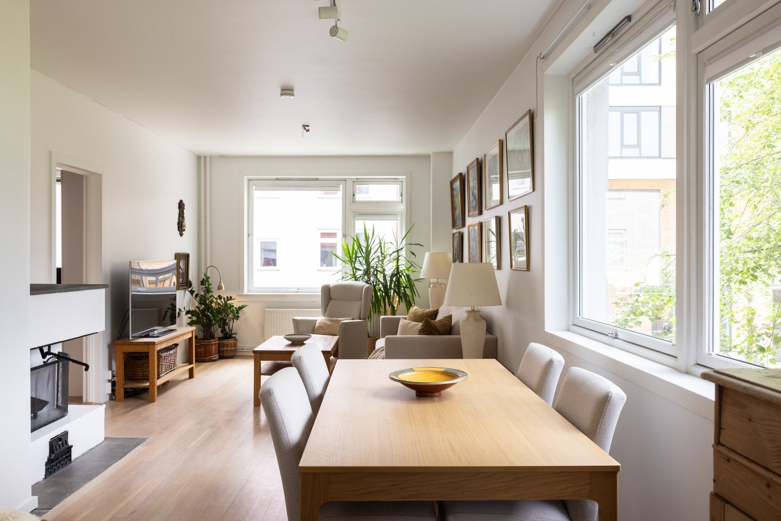 Fra kjøkken mot stue. Galleribilde