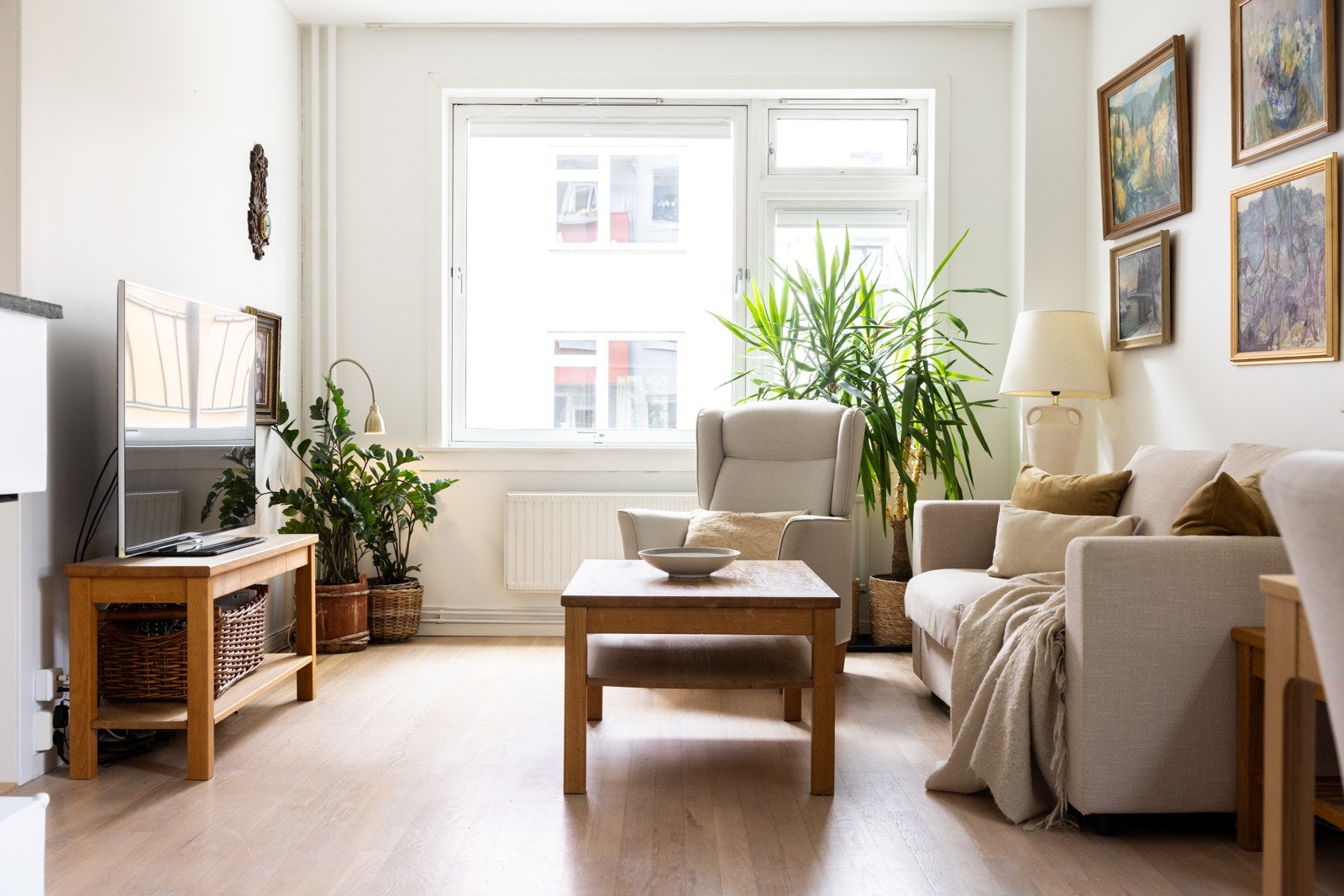 Her bor man supersentralt, samtidig tilbaketrukket i en rolig sidegate i et ettertraktet nabolag, med kort vei til alt sentrum har å tilby. Galleribilde