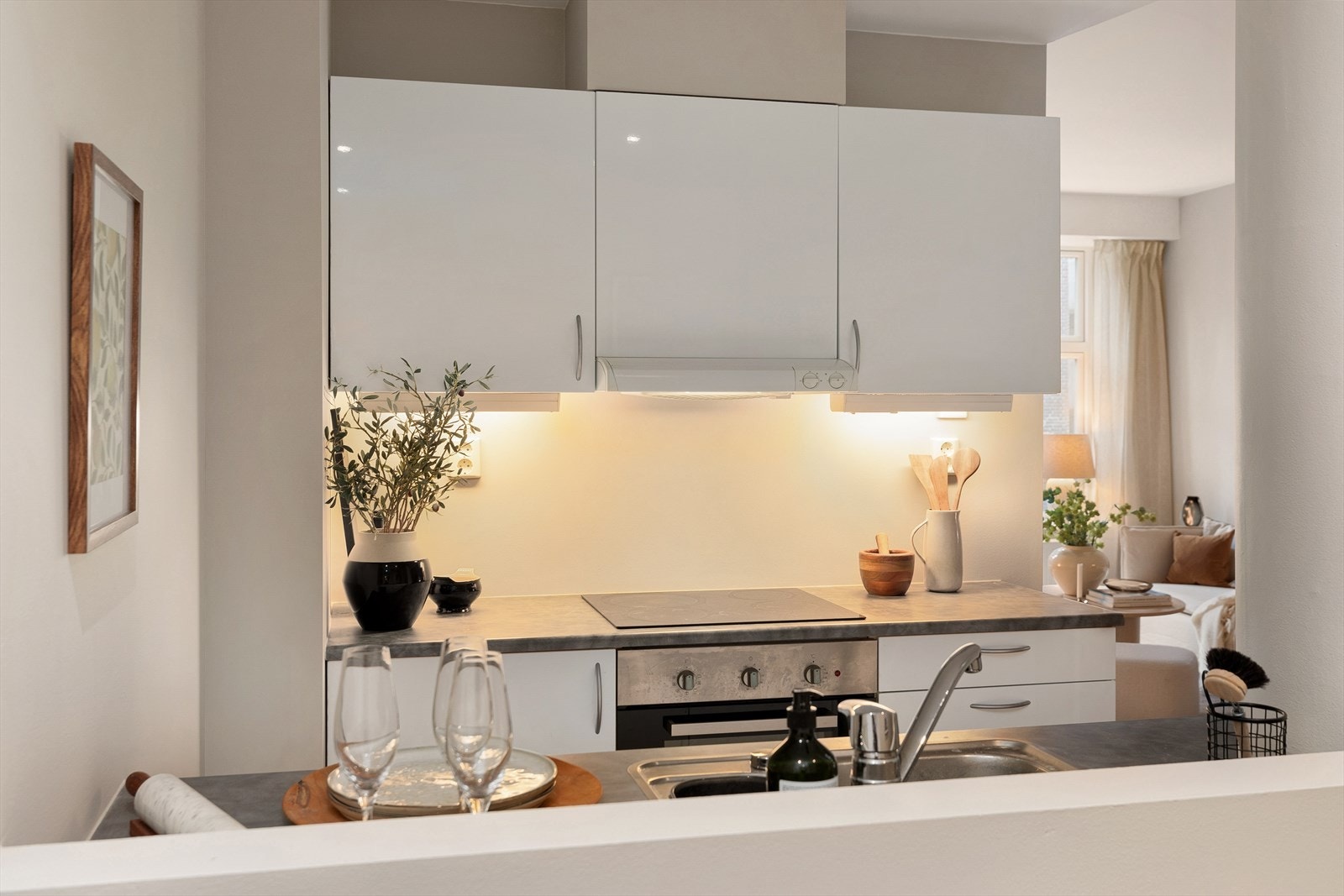 Kjøkkenet har delvis åpen løsning mot stue. Galleribilde