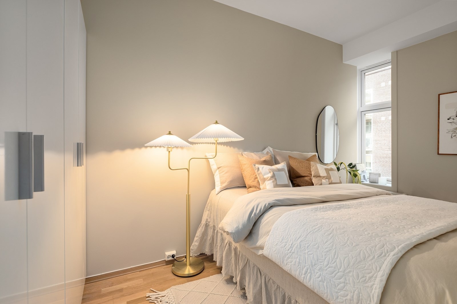 Lyst og behagelig soverom. Galleribilde