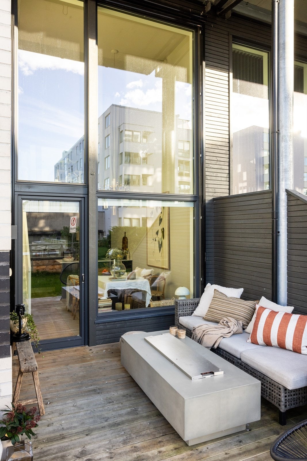 - God plass til utemøblement og grill - Galleribilde