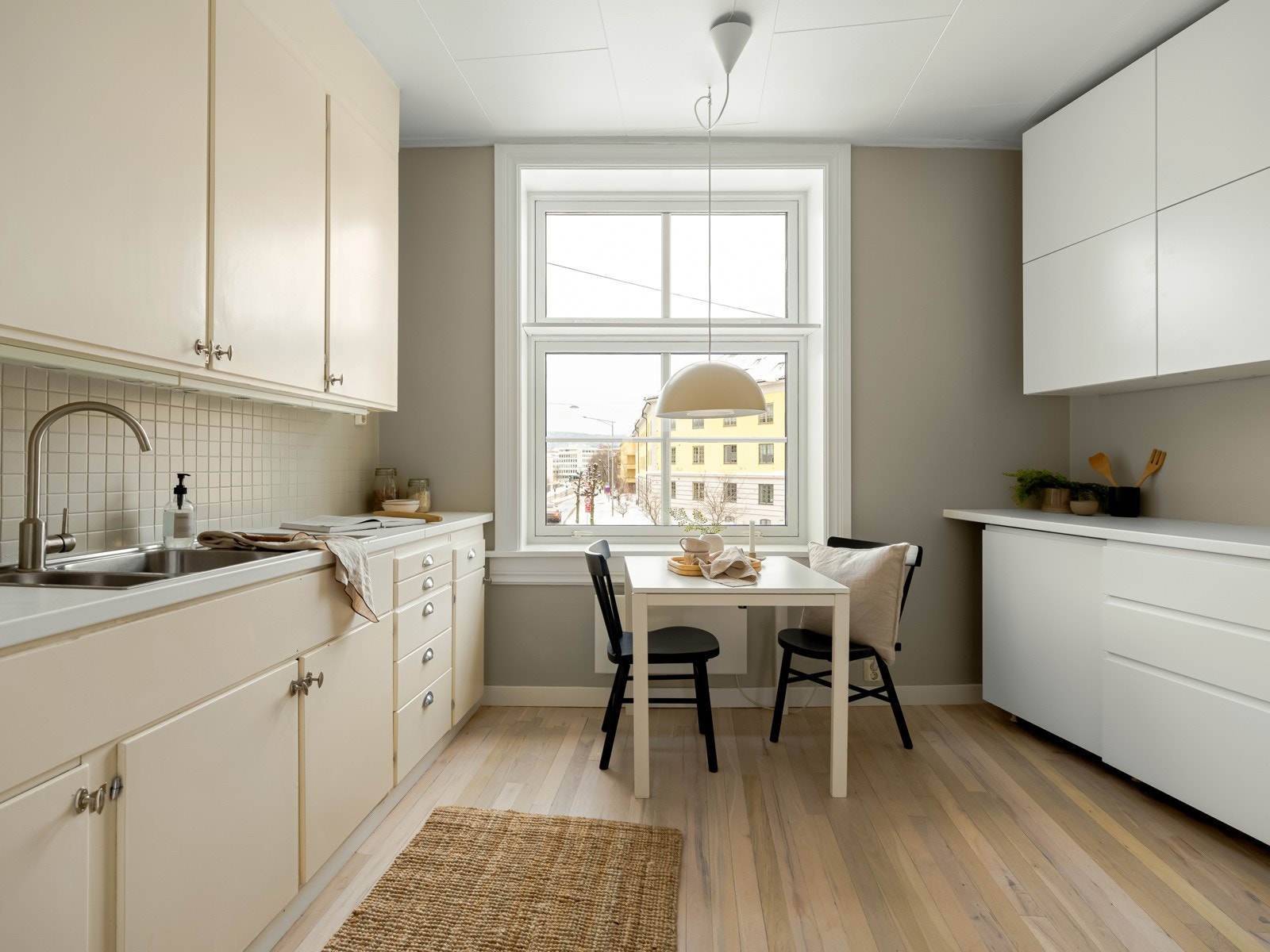 Sjarmerende kjøkken i separat rom. Galleribilde