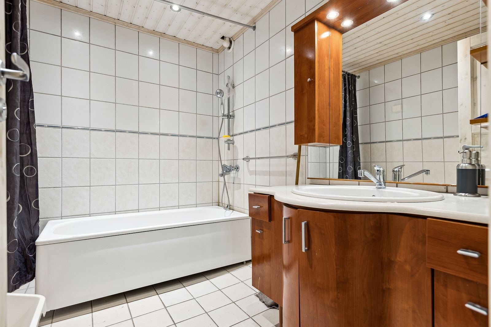 Bad med badekar Galleribilde