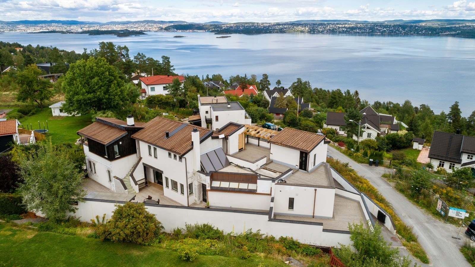 Velkommen til Flateby Skogsvei 20 - med fantastisk utsikt mot Bunnefjorden. Galleribilde