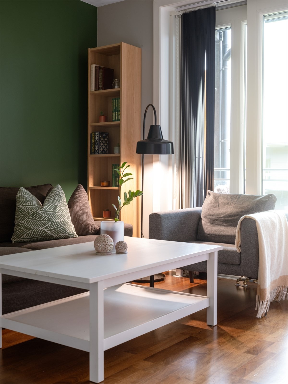 Felleskostnadene inkluderer blant annet fjernvarme, kabel-TV, internett, bygningsforsikring og diverse drift/vedlikehold i sameiet. Galleribilde