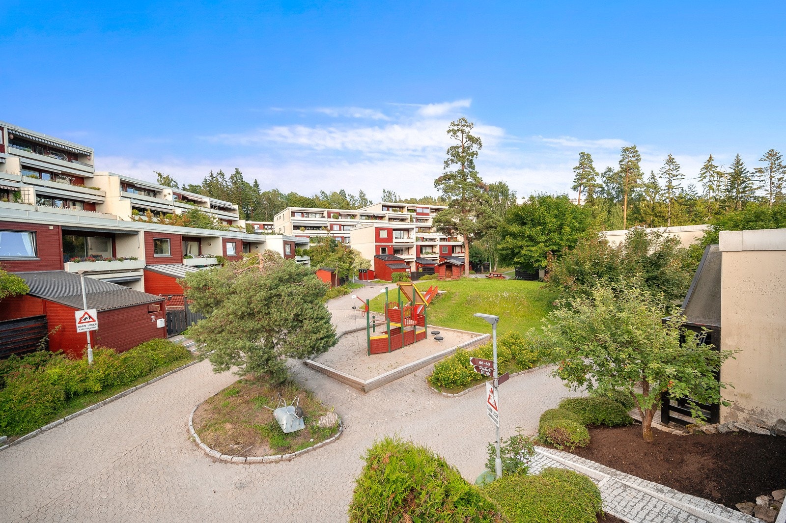 Borettslaget grønne og fine grøntomåder. Galleribilde