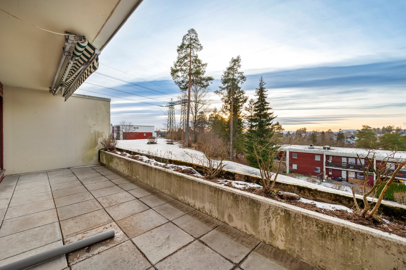 God plass til både grill og ute-møbler. Galleribilde