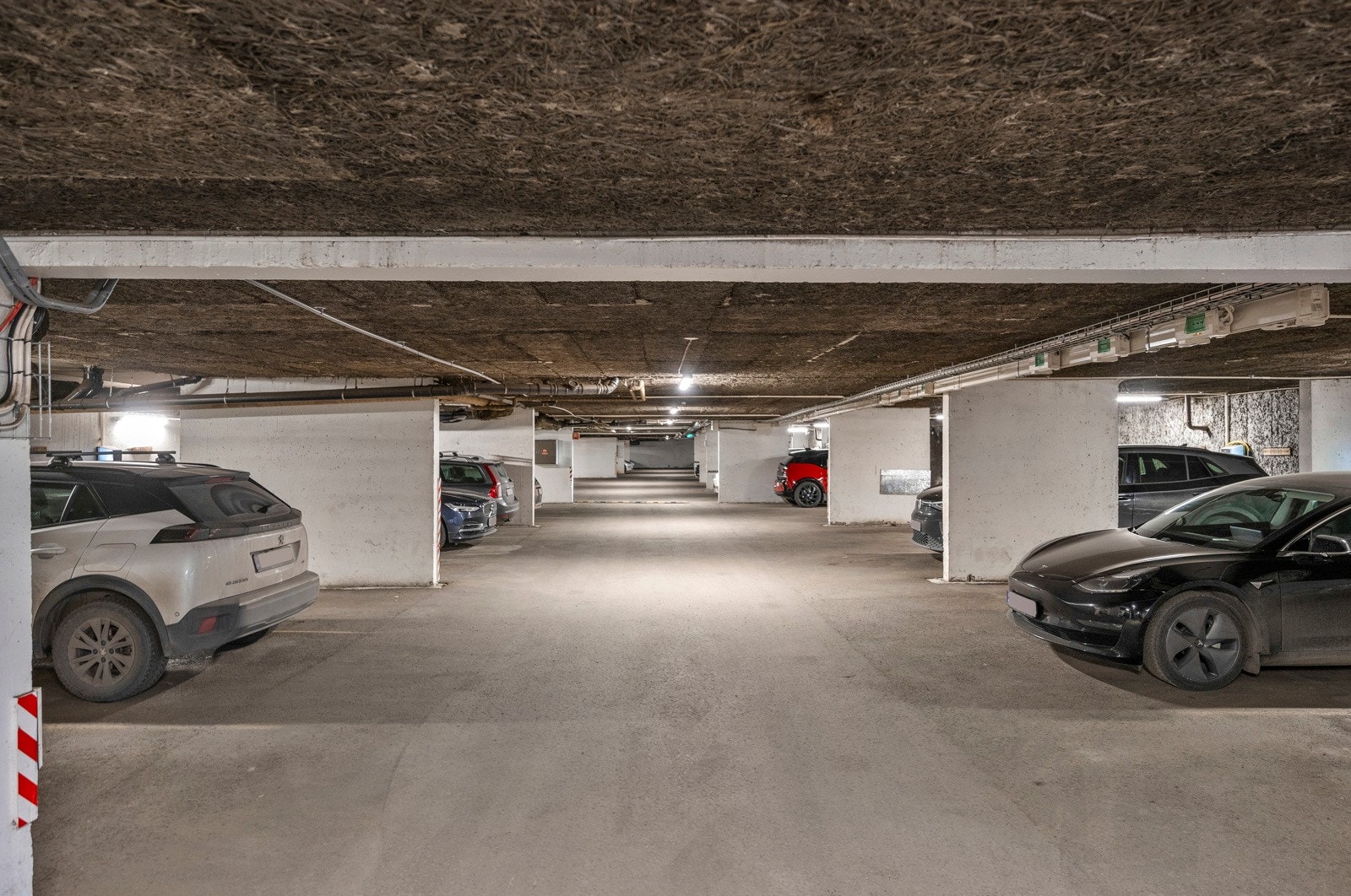 Det følger med en garasjeplasss. Galleribilde
