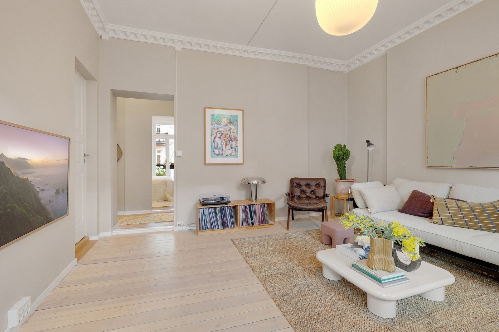 De originale tregulvene er hentet frem og slipt i de fleste rom. Galleribilde